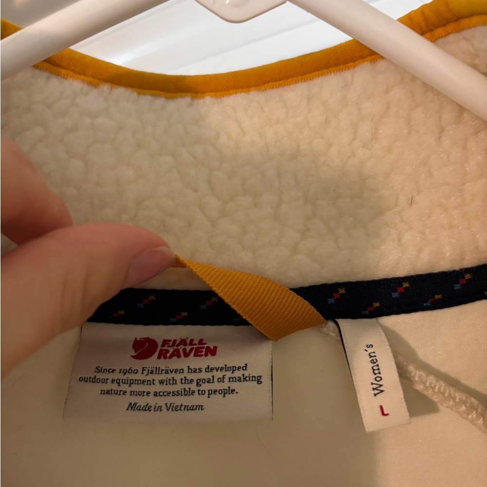 Fjallraven Cream Fleece with Yellow Accents - Picture 2 of 7